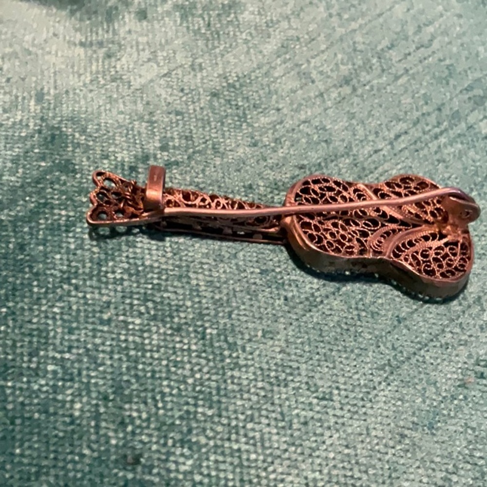 Intricate silver guitar broach pin - vintage - Picture 5 of 8